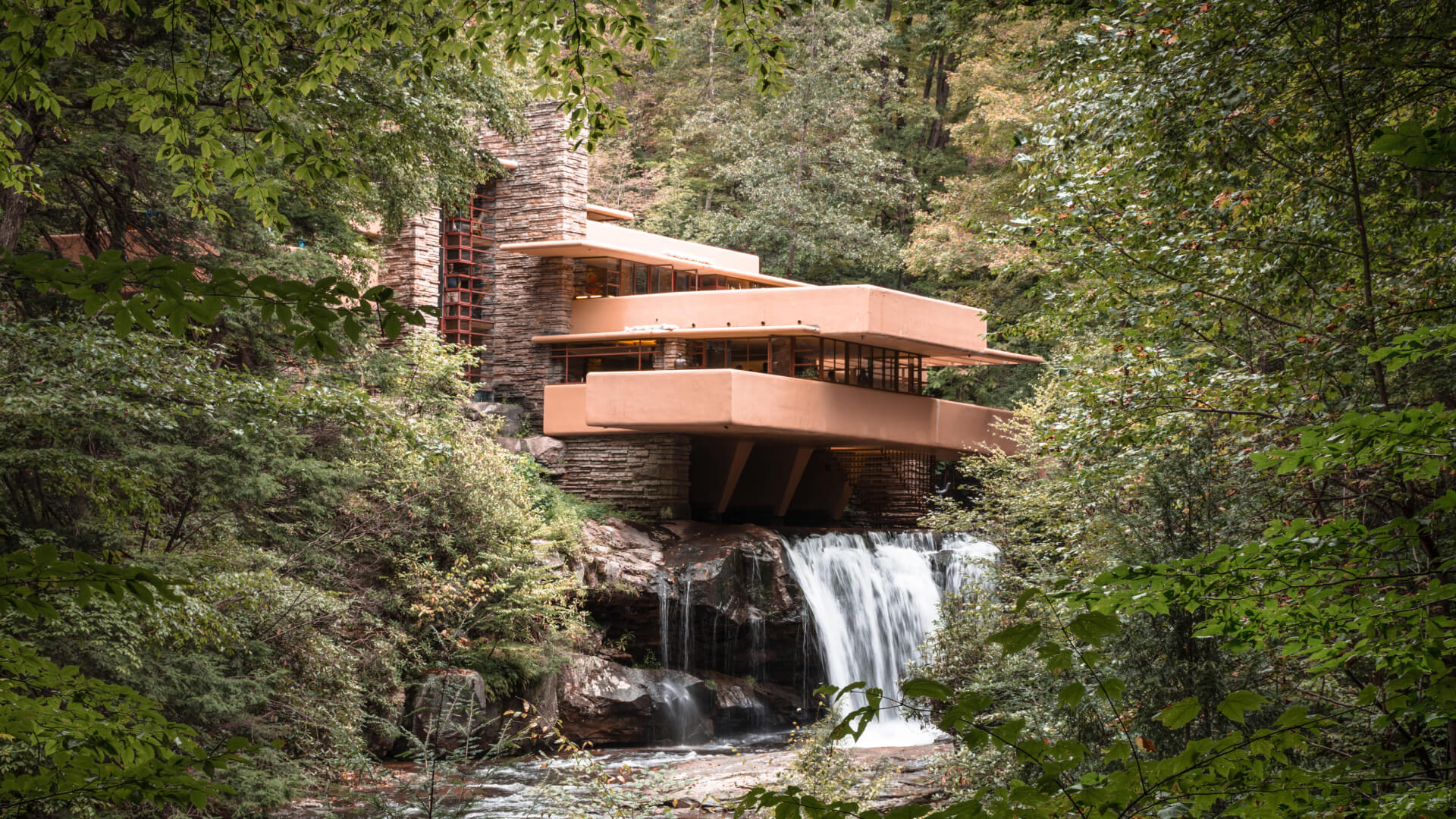 Fallingwater: Frank Lloyd Wright's Masterpiece of Organic Architecture